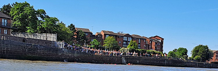 image: support canoe